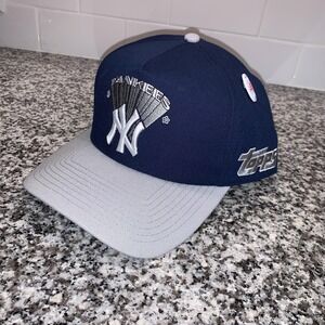 New York Yankees Hat Cap Snap Back Mens Navy Blue Gray MLB Baseball Green Brim